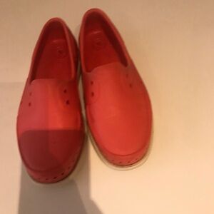 Native Red Sneakers Slip-On Casual​​​